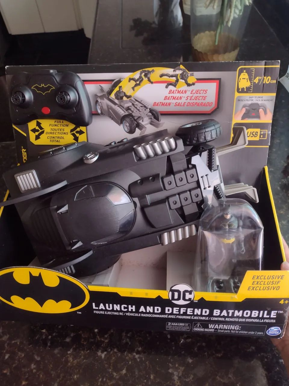 Brinquedo Batman e Batmóvel com controle remoto 