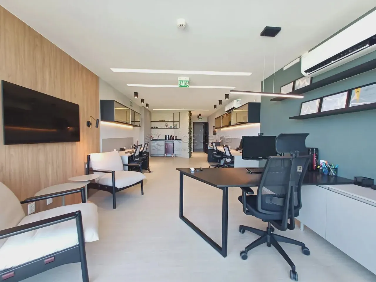 Sala Comercial de Alto Padrão no Novo Mundo Empresarial 42m² Mobiliada