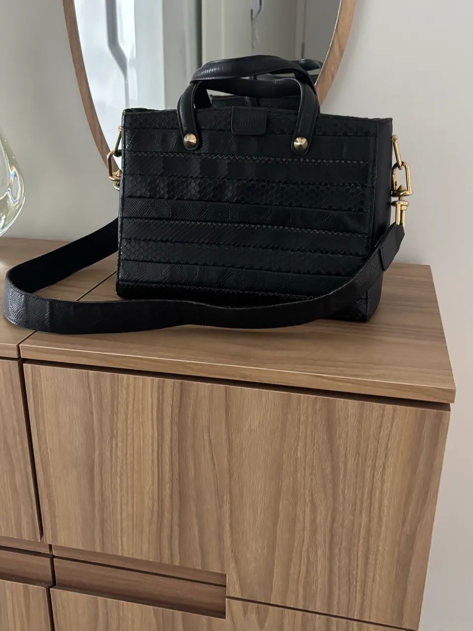 Bolsa Schultz preta estruturada couro - detalhe trançado