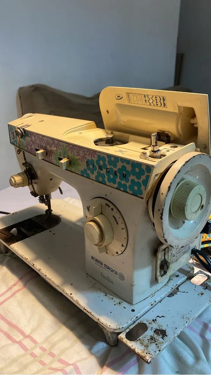 Máquina de Costura Singer