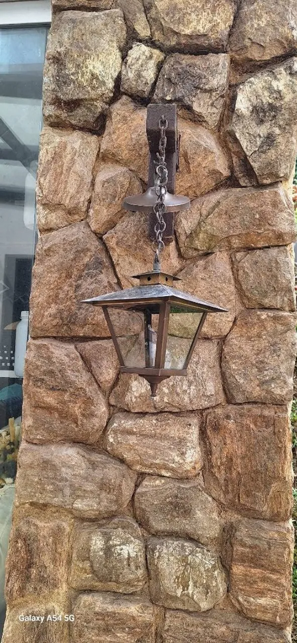 Lustre pendente de Ferro com Design Clássico
