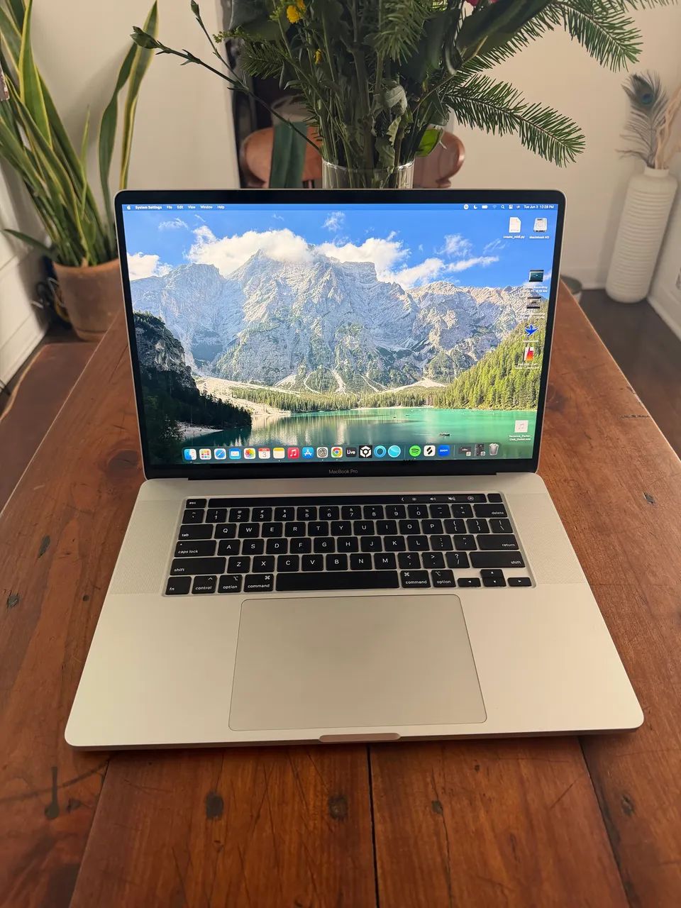 Apple Macbook Pro 2019 16インチ i7 6コア 16GB Apple MacBook Pro 16インチ Retinaディスプレイ Late 2019/第9世代