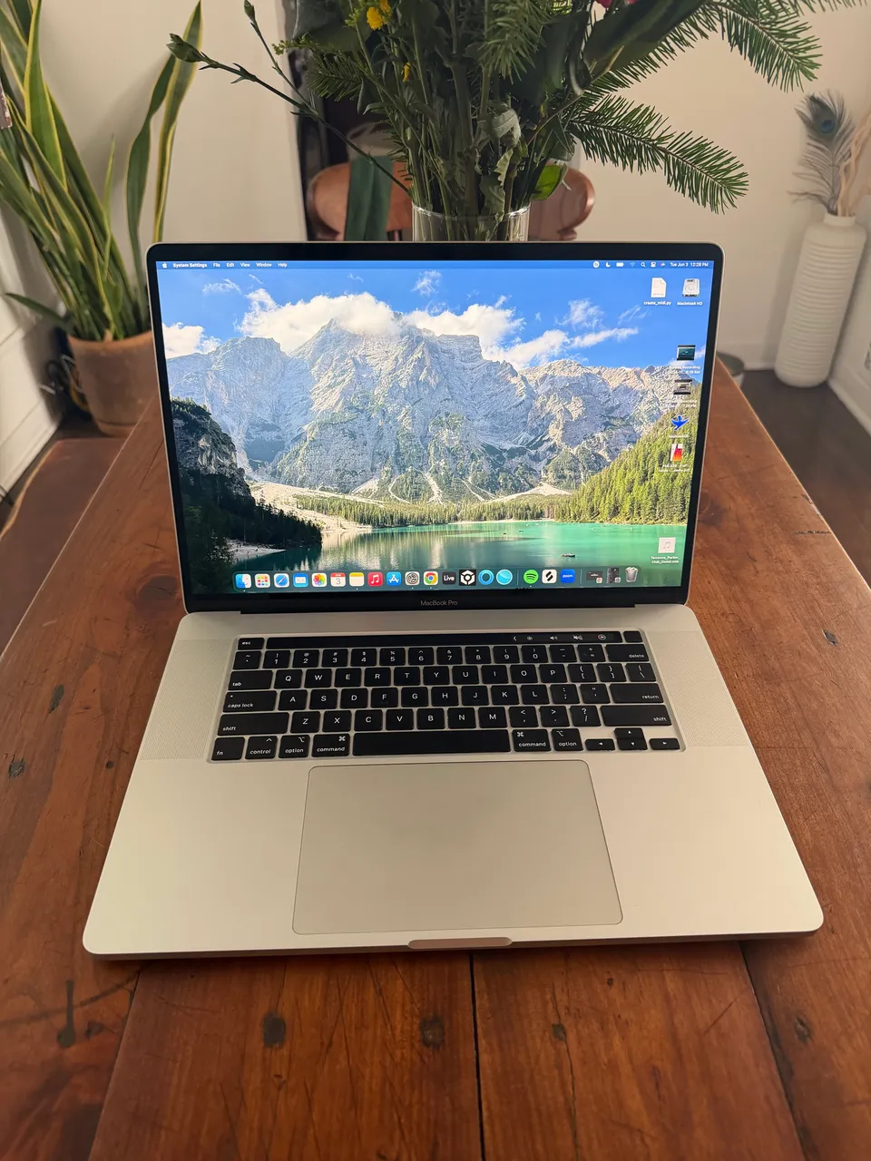 254）MacBook Pro 2019　i7/16GB/256GB　15インチ Macbook Pro Apple 15.6 , Intel Core I7 16gb Ram 256gb Ssd Prateado