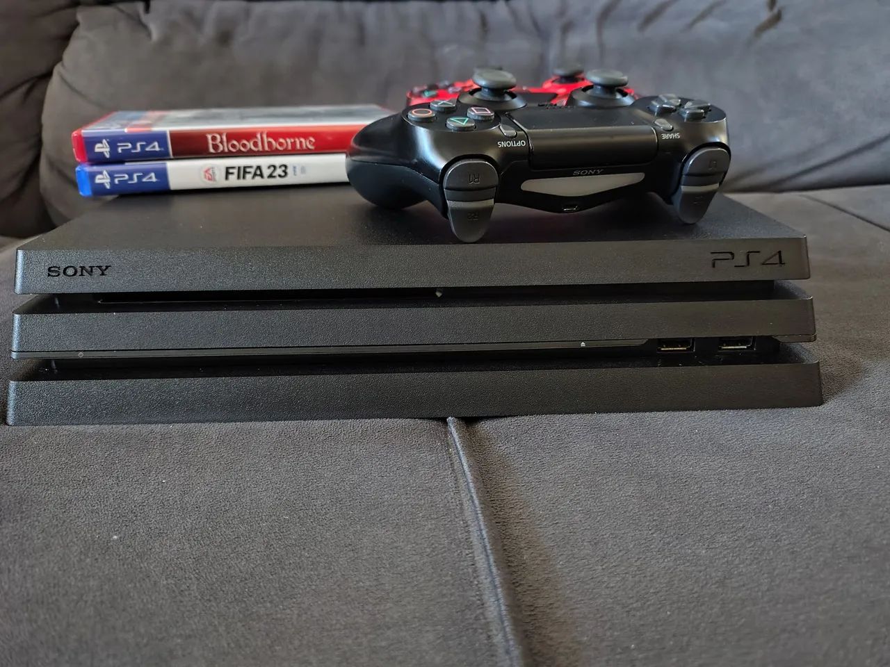 Playstation 4 Pró 4k 1tb - 2 controles. Aceito cartão e trocas* - Foto 2