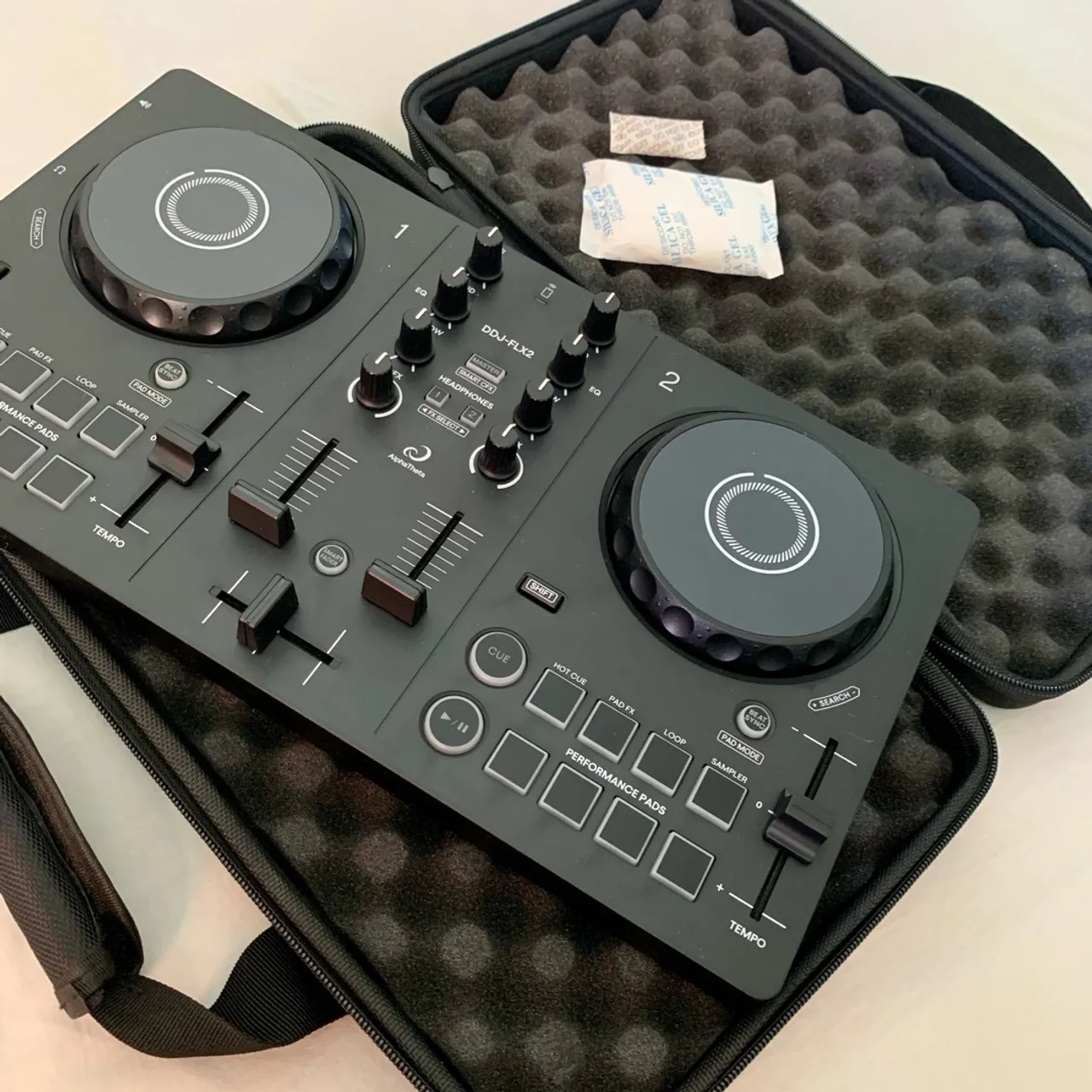 Controladora DJ Pioneer DDJ-FLX2 + Case Grátis
