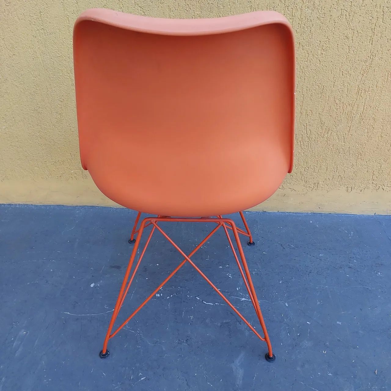 Cadeira Eames Laranja com Assento Estofado - Foto 4