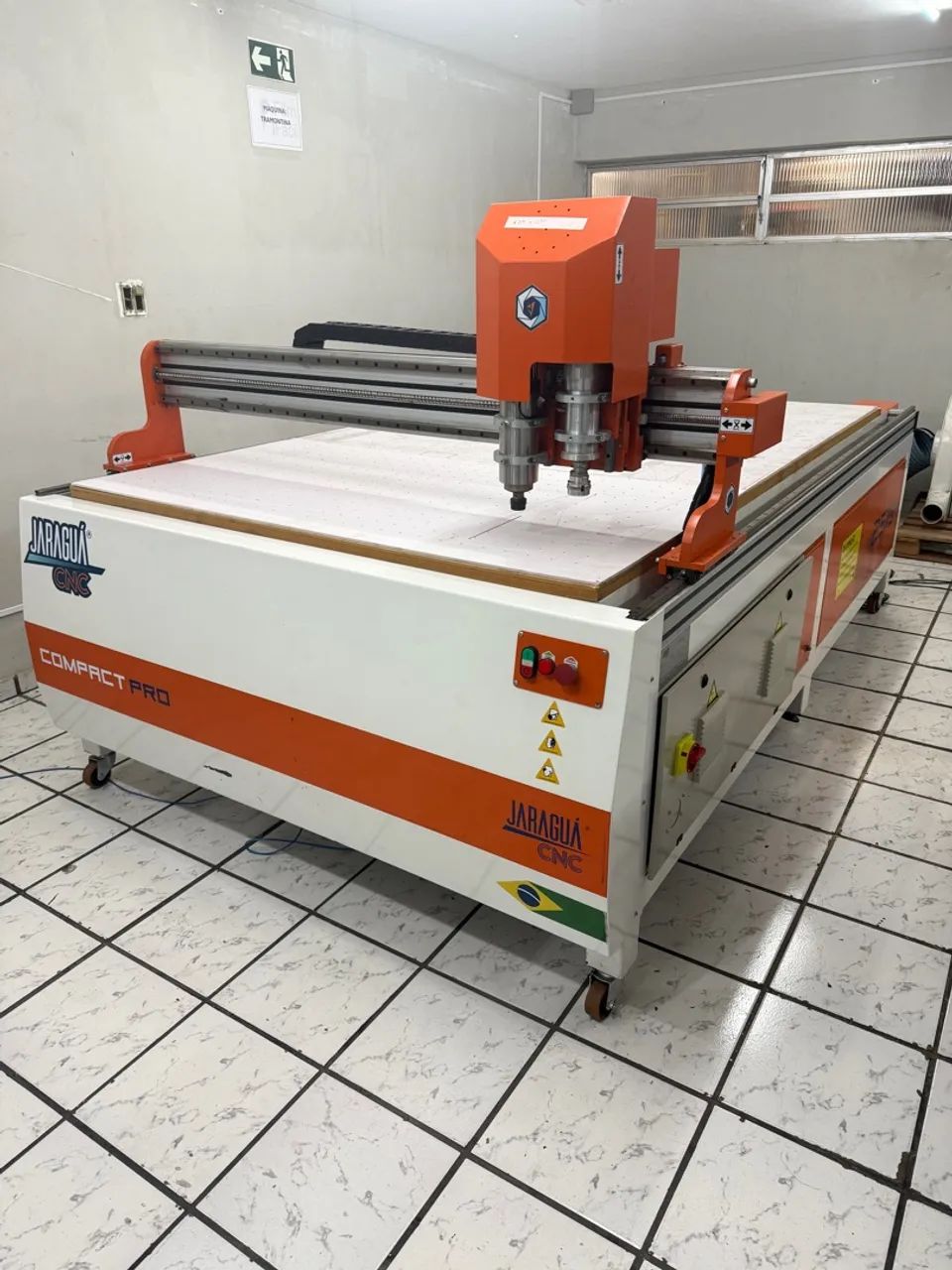 Vendo 2 máquinas CNC Router spindle fresa e faca tangencial