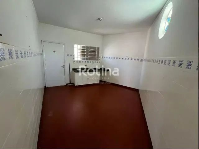 Ótima Casa 3 Quartos + Suíte - Localização bairro Cazeca próximo ao centro - Foto 2