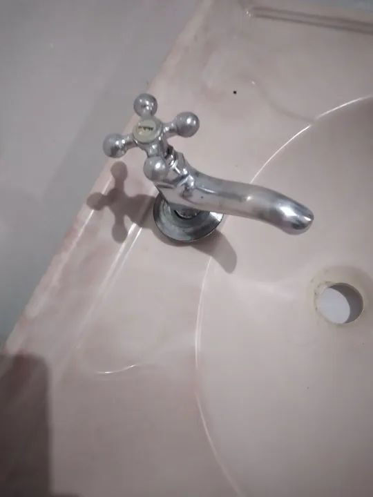 Cuba e torneira de metal - Foto 2