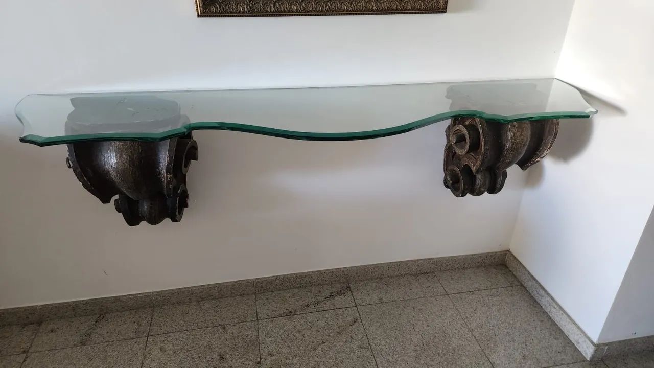 Antigo aparador de Vidro bisotê com mao francesa de madeira esculpida - Foto 4