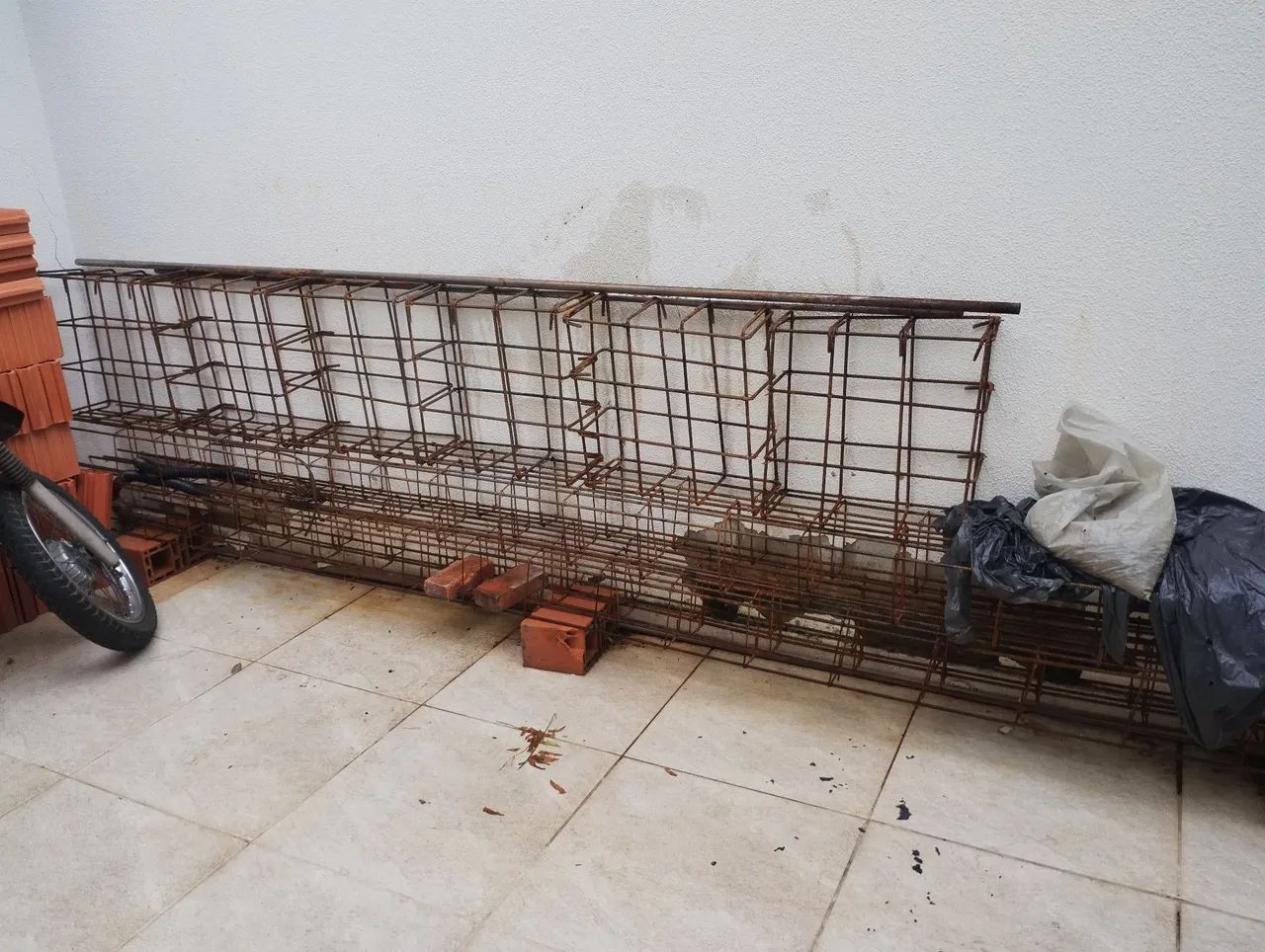 VENDE SE..OU TROCA POR ALGO DE MEU INTERESSE.Desoculpar espaço ,da garagem  - Foto 4