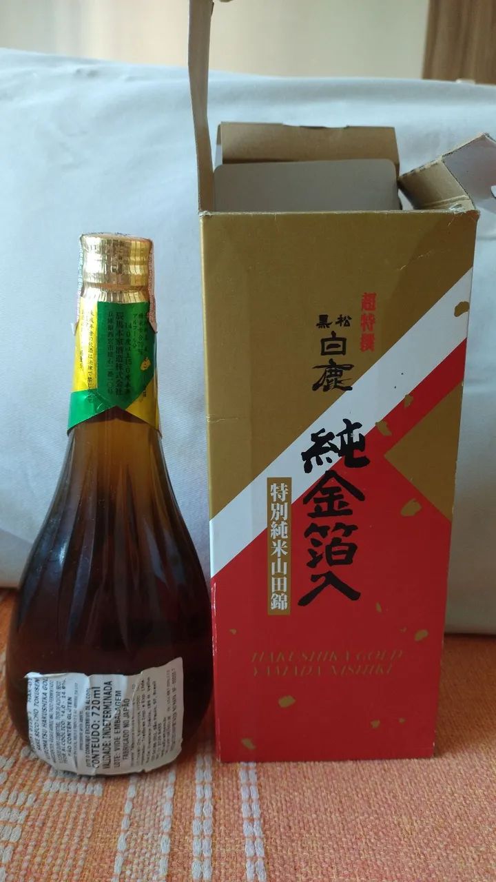 Saquê Hakushika Gold com Ouro 720ml - Colecionador - Hobbies e