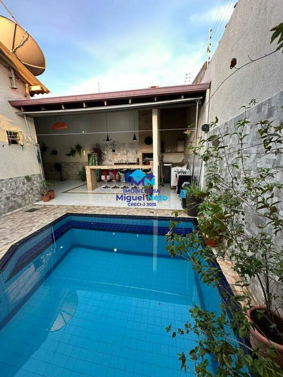 Casa com piscina a venda no bairro aponiã!