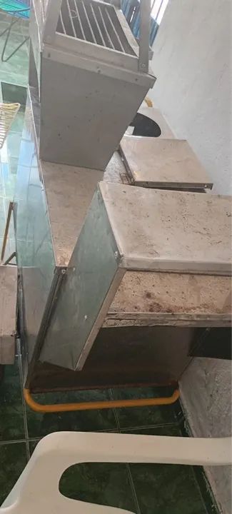 Carroça de cachorro quente e espetinho