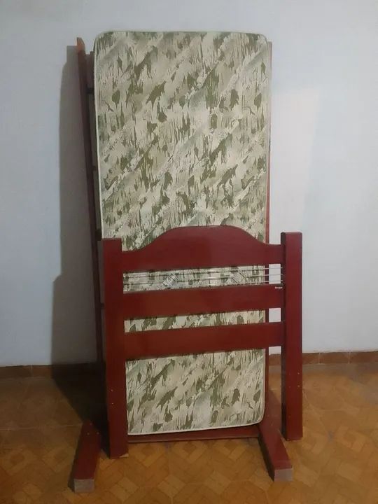 Cama solteiro de madeira maciça  - Foto 2