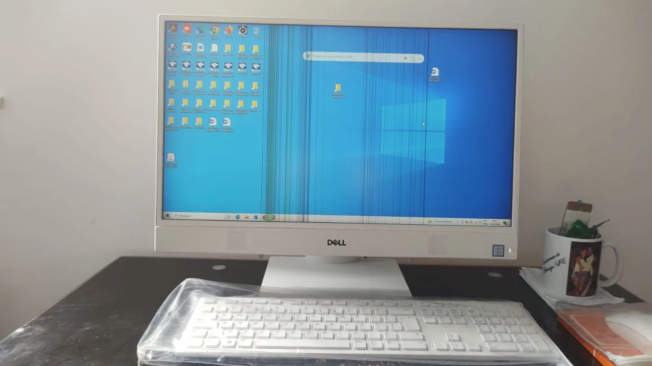 Computador All in One Dell - Tela com Detalhes