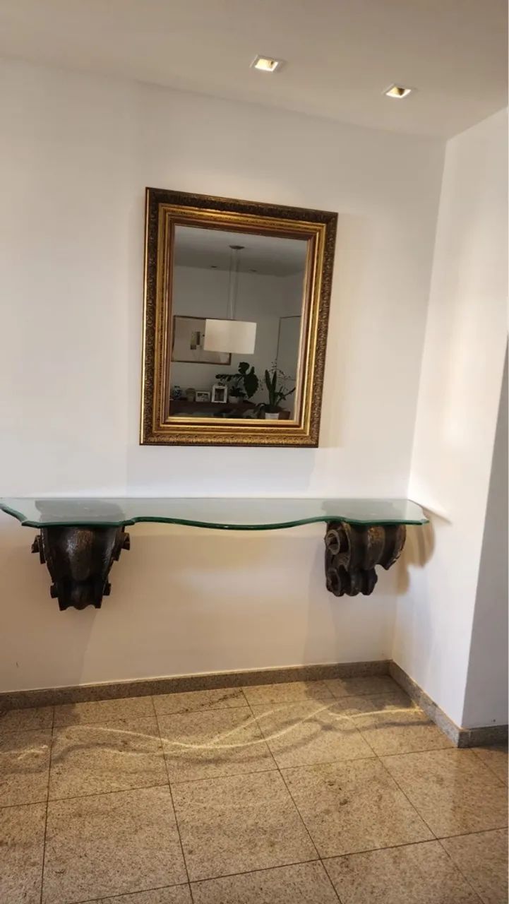 Antigo aparador de Vidro bisotê com mao francesa de madeira esculpida - Foto 3