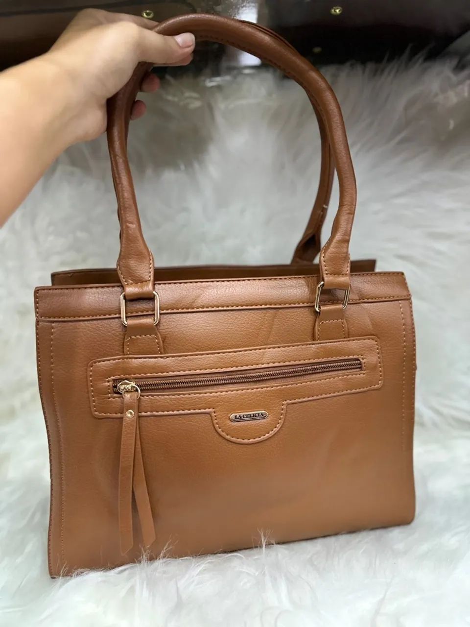 Bolsa de Ombro La Celicia - Elegância e Sofisticação