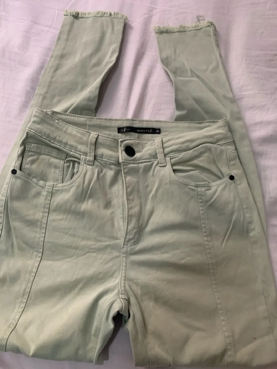 Calça Maria Filó Verde Claro com Barra Desfiada - Tam. 40
