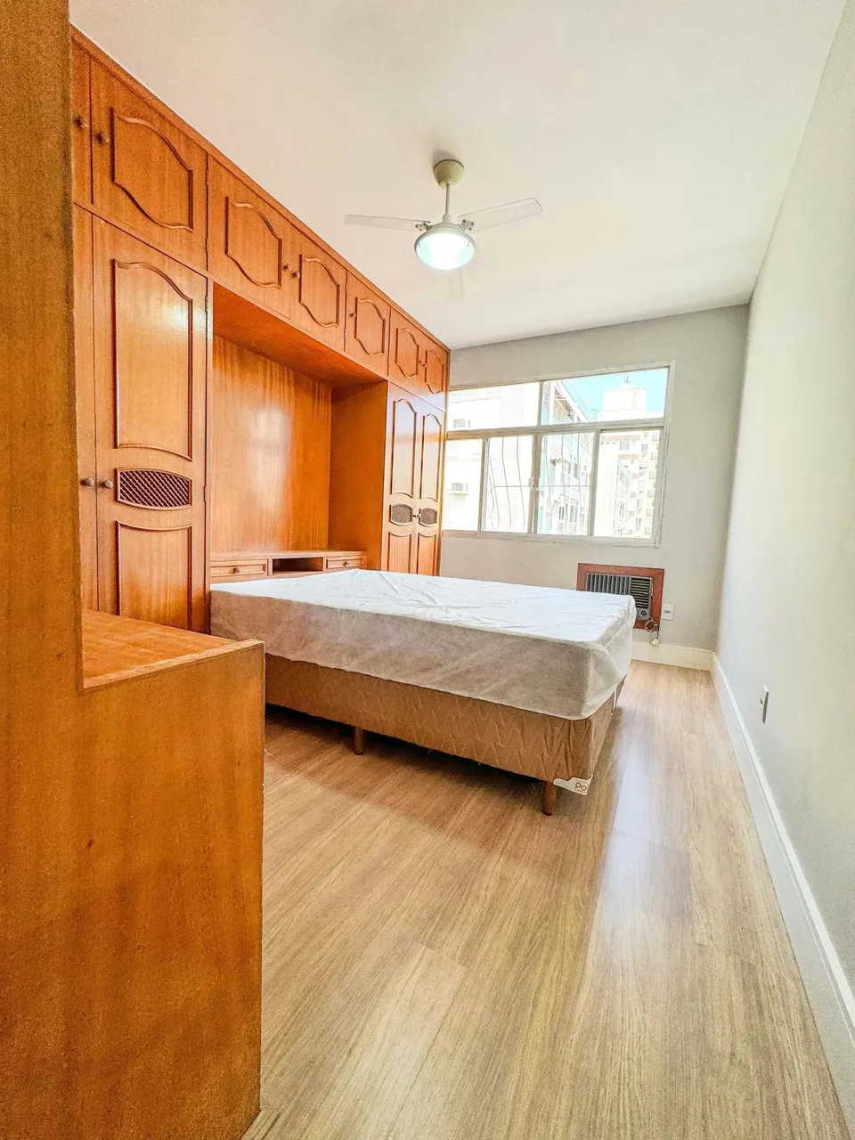 A Venda em Jardim Camburi na Segunda Quadra do Mar 2 Quartos Sol da Manhã Vista Livre