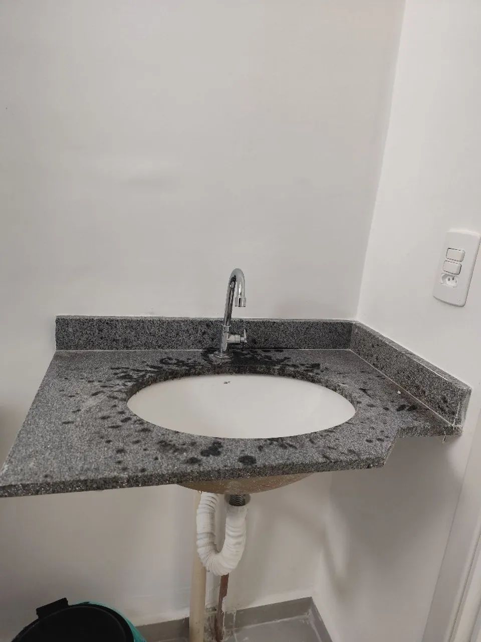 Bancada de granito pia banheiro 