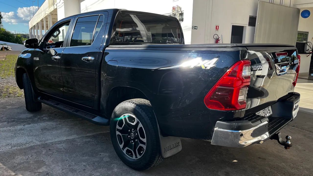 Toyota Hilux SRX 2.8 TDI 4x4 diesel automática 2022 - Foto 4