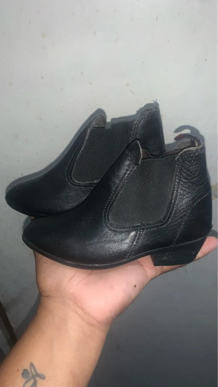 Bota de couro infantil 