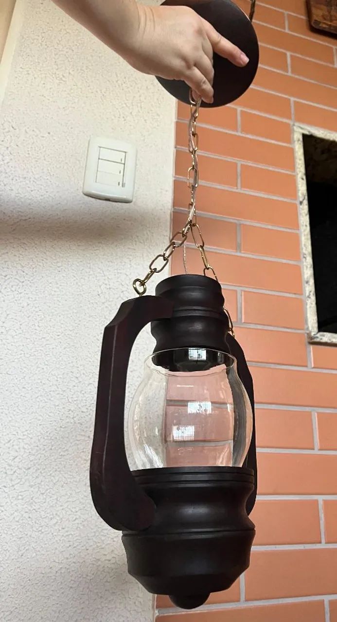 Conjunto de três lustres estilo lampião em madeira maciça - Foto 6