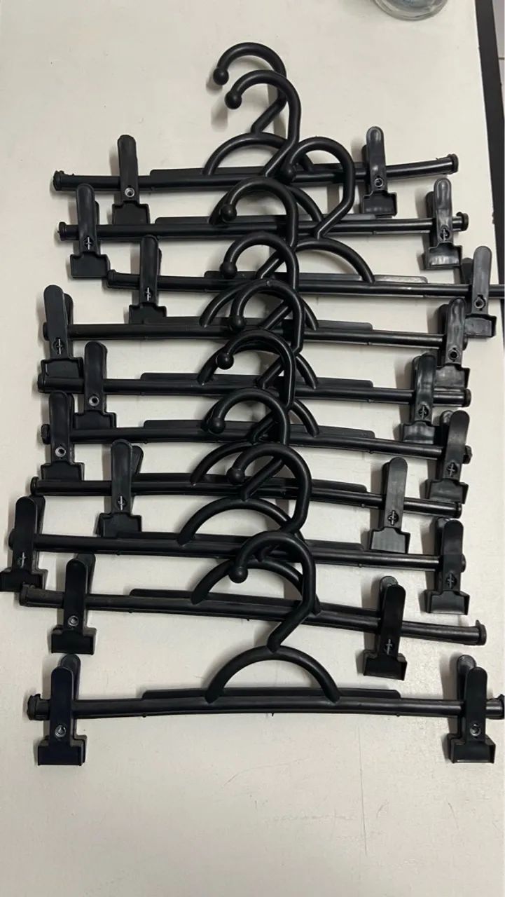 Cabides com prendedor para roupas