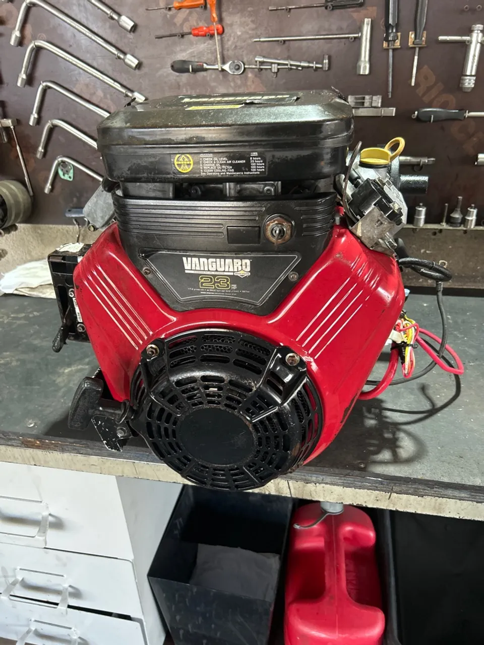 Vendo motor estacionário Briggs&stratton 23cv 827cc
