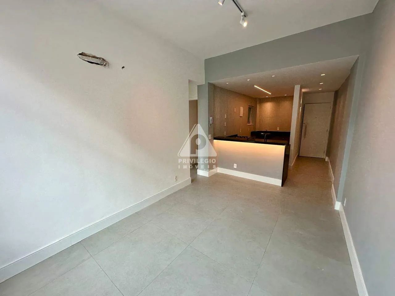 SALA QUARTO COM DEPENDÊNCIA REVERTIDO PARA 2 QUARTOS LINDAMENTE REFORMADO EM RUA TRANSVERS