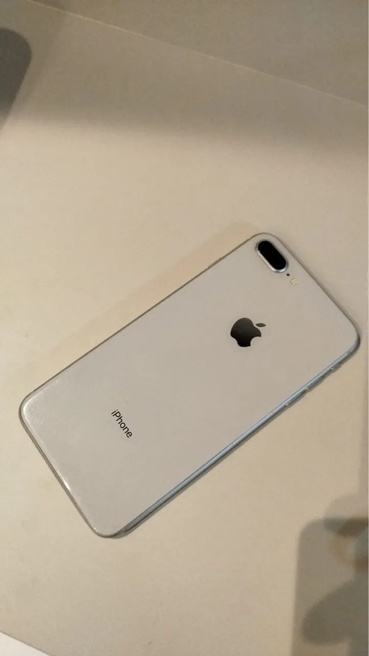 Iphone 8 plus 64gb bom estado