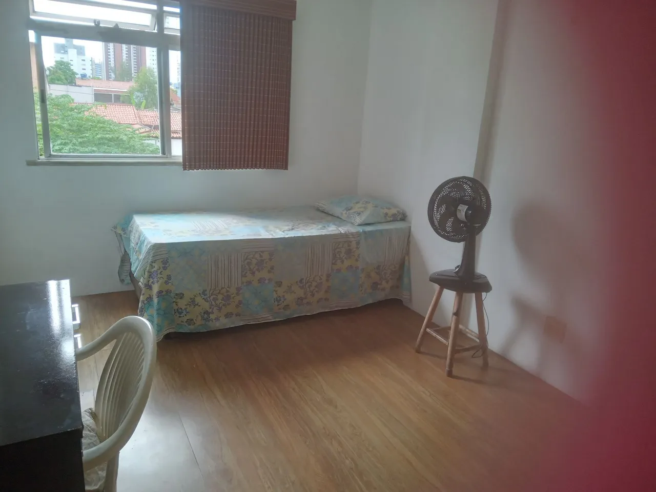 Alugo quarto mobiliado na Aldeota para moça