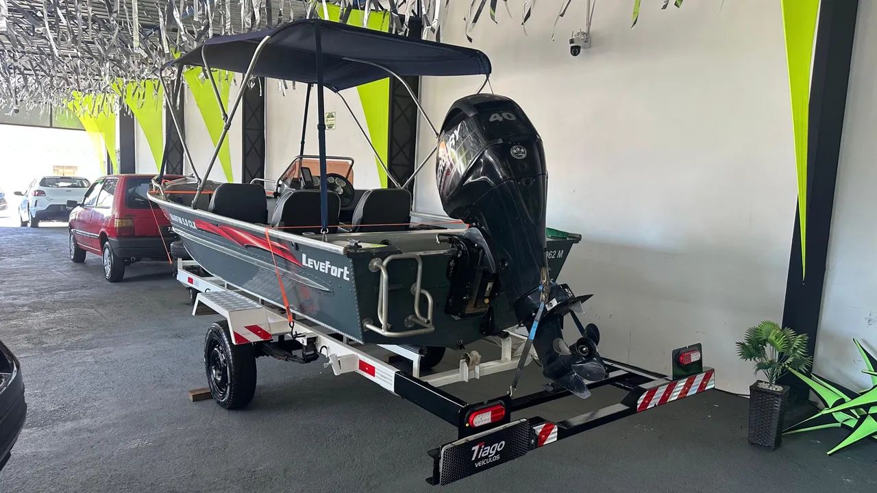 Lancha de passeio/pesca  levfort - Foto 3