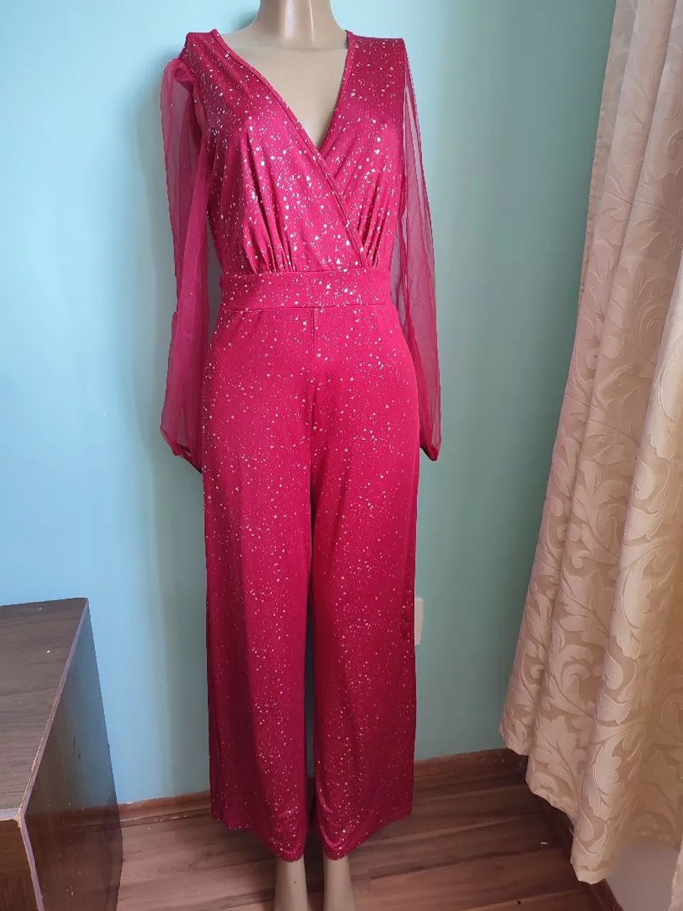 Macacão vermelho com brilho 