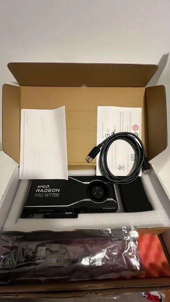 AMD Radeon PRO W7700 16GB GDDR6 (ECC) - Com Fatura e Procedência