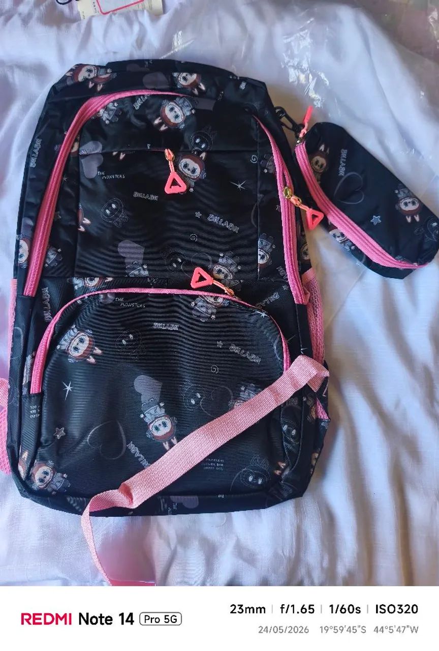 Mochila feminina Labubu princesa. 