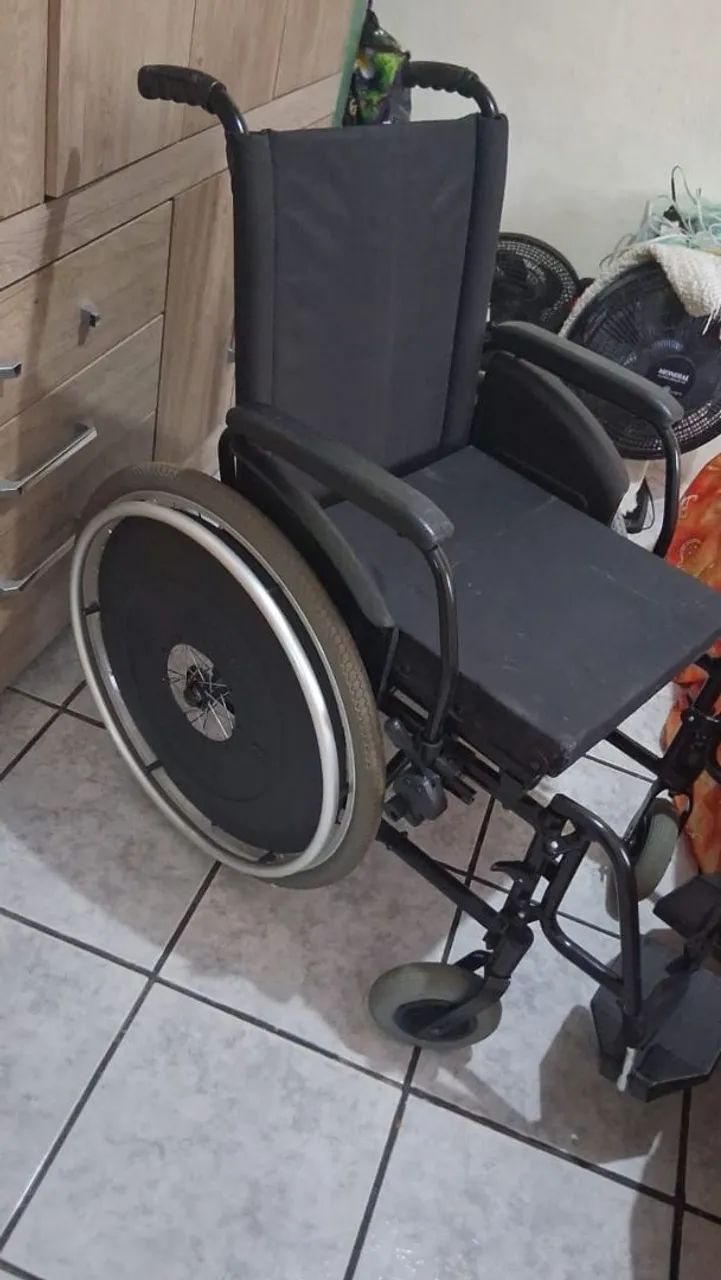 Vende -se Cadeira de rodas  - Foto 2