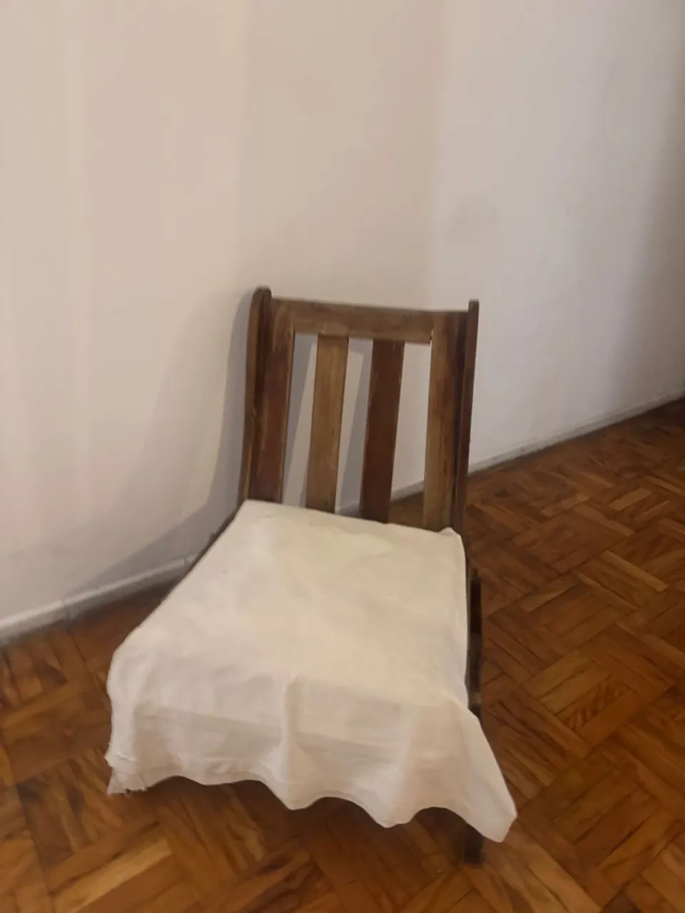 Poltrona de madeira  - Foto 2