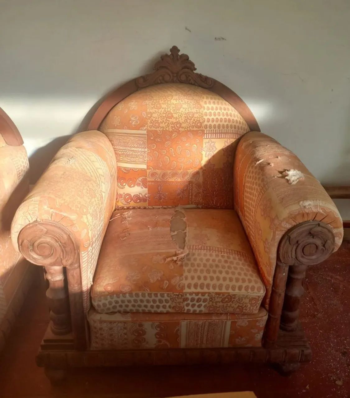 Conjunto de sofá antigo em madeira entalhada  - Foto 2