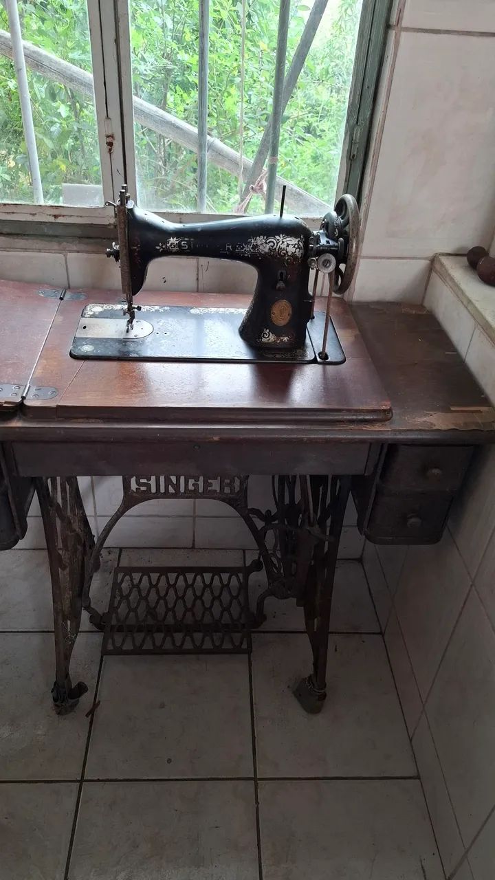 Máquina de costura Singer antiga