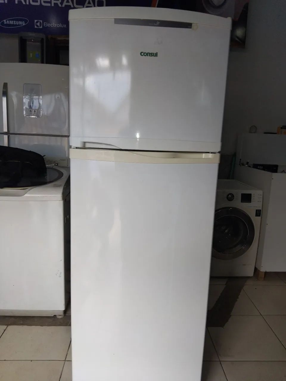 Vende se geladeira semi nova  - Foto 5