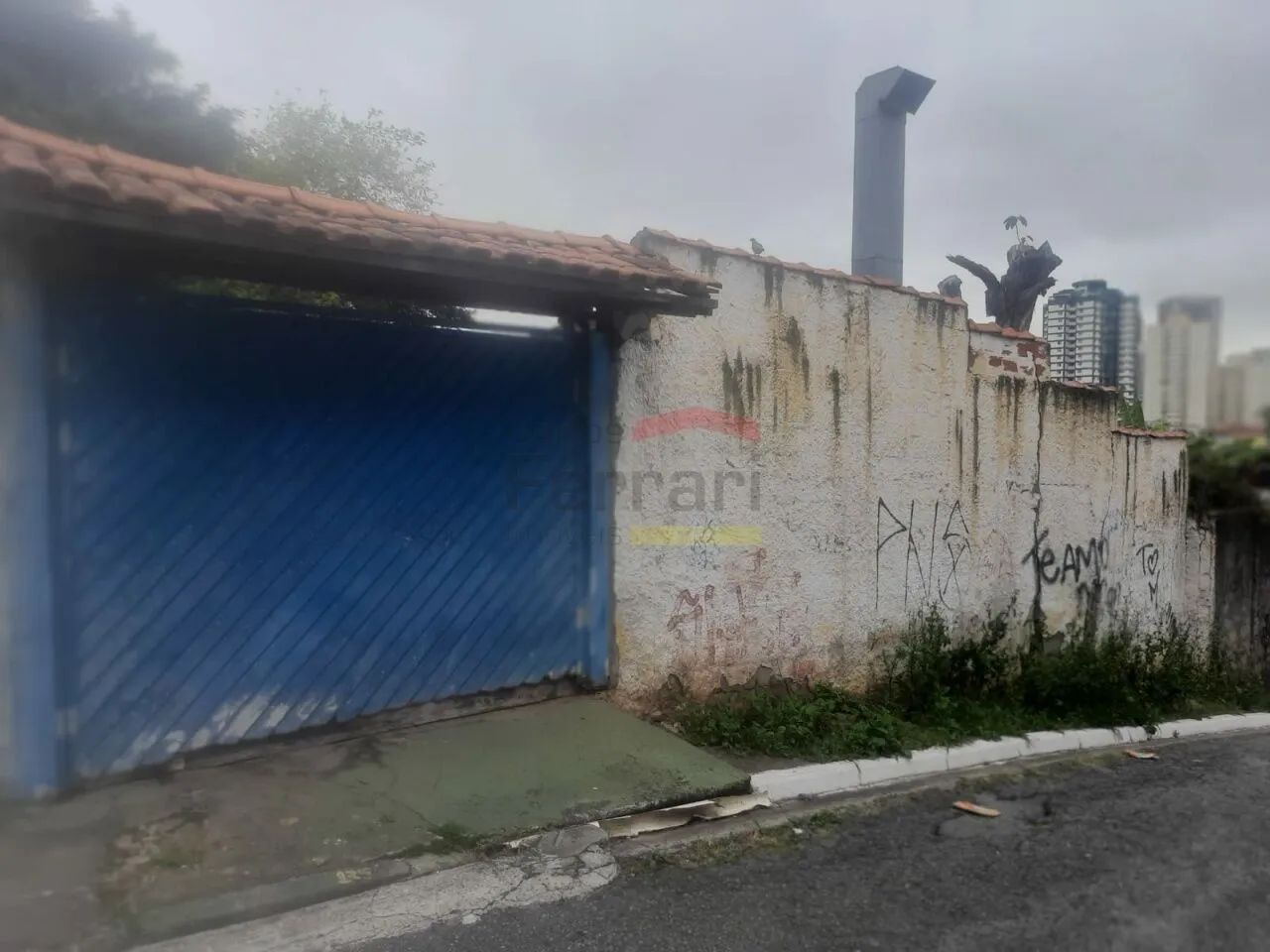 TERRENO COM 600 METROS ,DE ESQUINA ,IDEAL PARA COMERCIO OU CONDOMÍNIO
