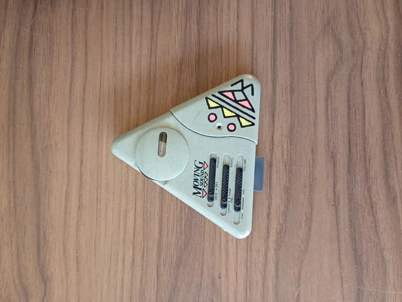 Rádio portátil Philips Moving Sound triangular