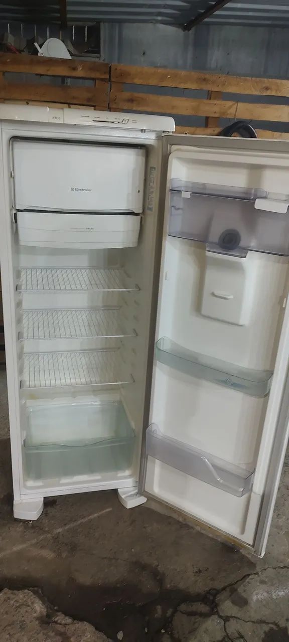 GELADEIRA ELECTROLUX SEMI NOVA  - Foto 3