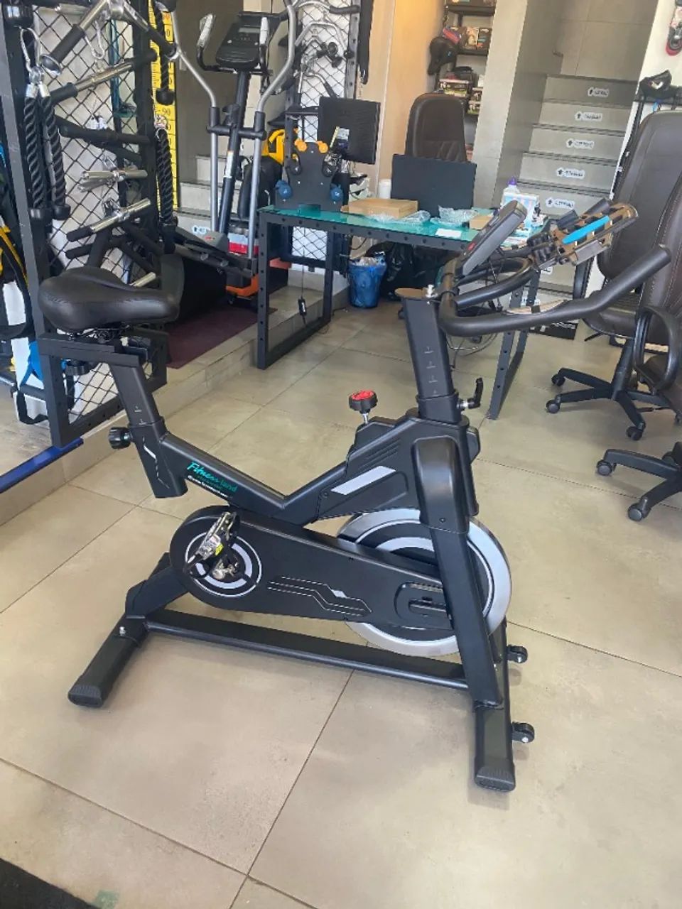 M- SPINNING. BICICLETA ERGOMÉTRICA. PARCELAMENTO EM 12X. PREÇO DE OPORTUNIDADE! - Foto 4