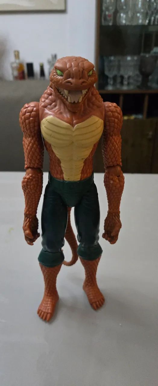 Bonecos marvel e vingadores original usado