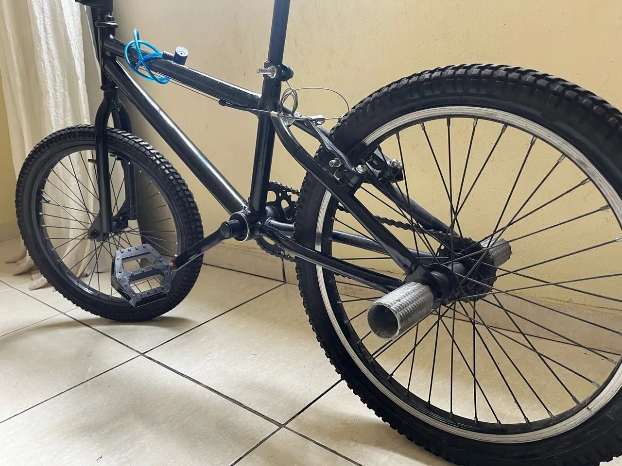 BMX aro 20 preta - em ótimo estado - Foto 3
