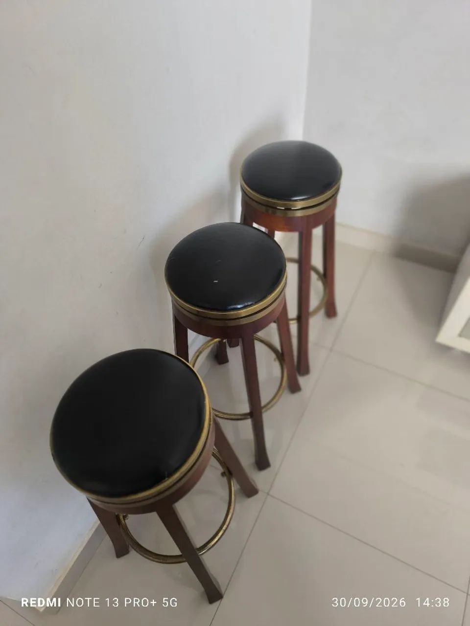 Banqueta de madeira Maciça  - Foto 3