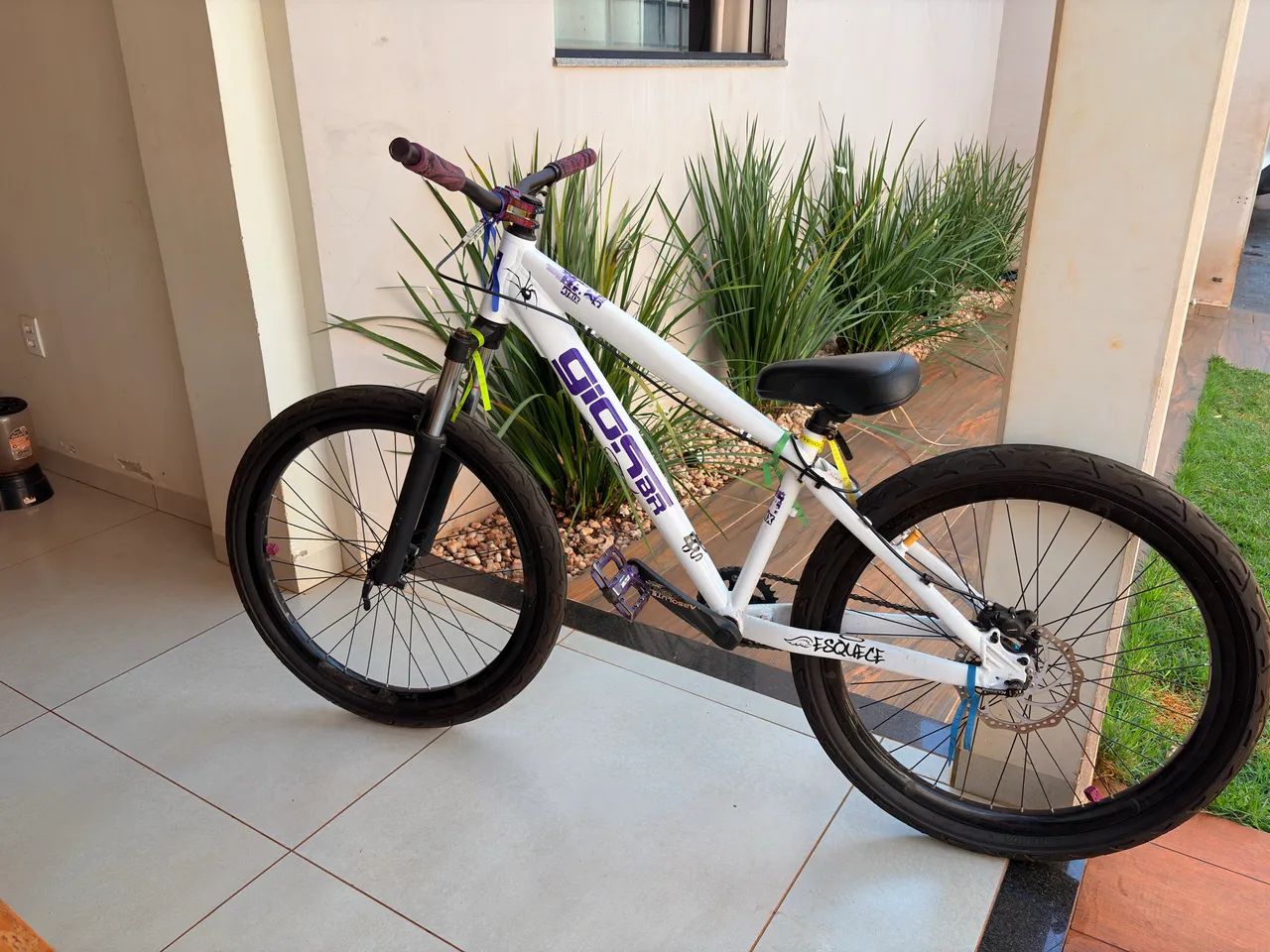 VENDO BICICLETA GIOS BR BRANCA E ROXA